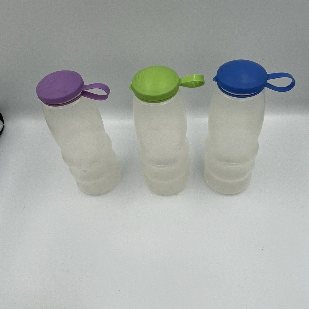 EUC Rubbermaid 17oz Grip Bottles, Frosted, Attached In Lids Fun Colors, Set of 3